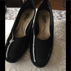 Capps black shiny patent pump shoes size 8,5